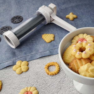 DR OETKER Kekszkinyomó és dekoráló szett 23 részes