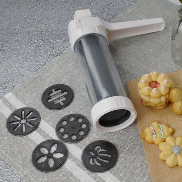 DR OETKER Kekszkinyomó és dekoráló szett 23 részes