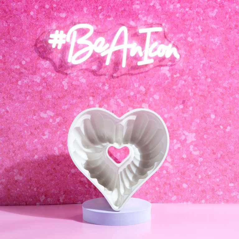 PARIS HILTON Szívalakú sütőforma