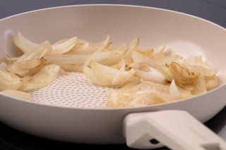 FM Serpenyő méhsejtmintás 24 cm Shell